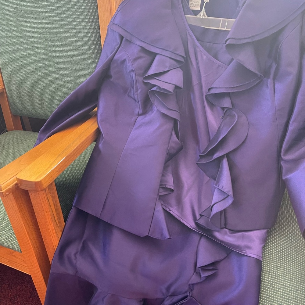 Women’s Suit.